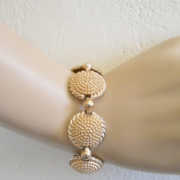 Button Bracelet, 7", Pebbled, Gold Tone, Barclay - Picture 5 of 5